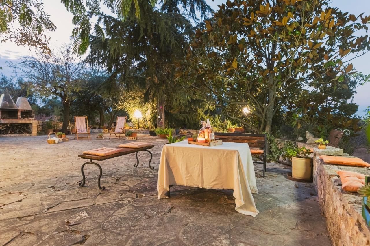 Trulli Country House Carla'S Secret Castellana Grotte Exterior photo